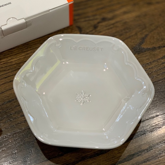 SALE New Le Creuset Snow Ring Dishes Shell Pink & Pearlized White - Picture 3 of 5